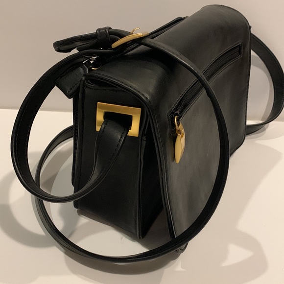 Nine West Handbags - Nine West Black Leather Crossbody Bag